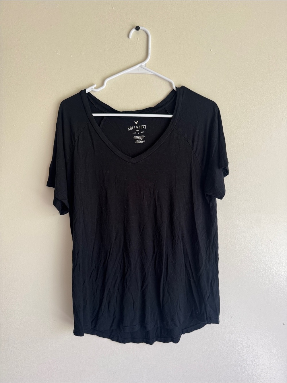 American Eagle Outfitters Black V-Neck Short Sleeve Tee